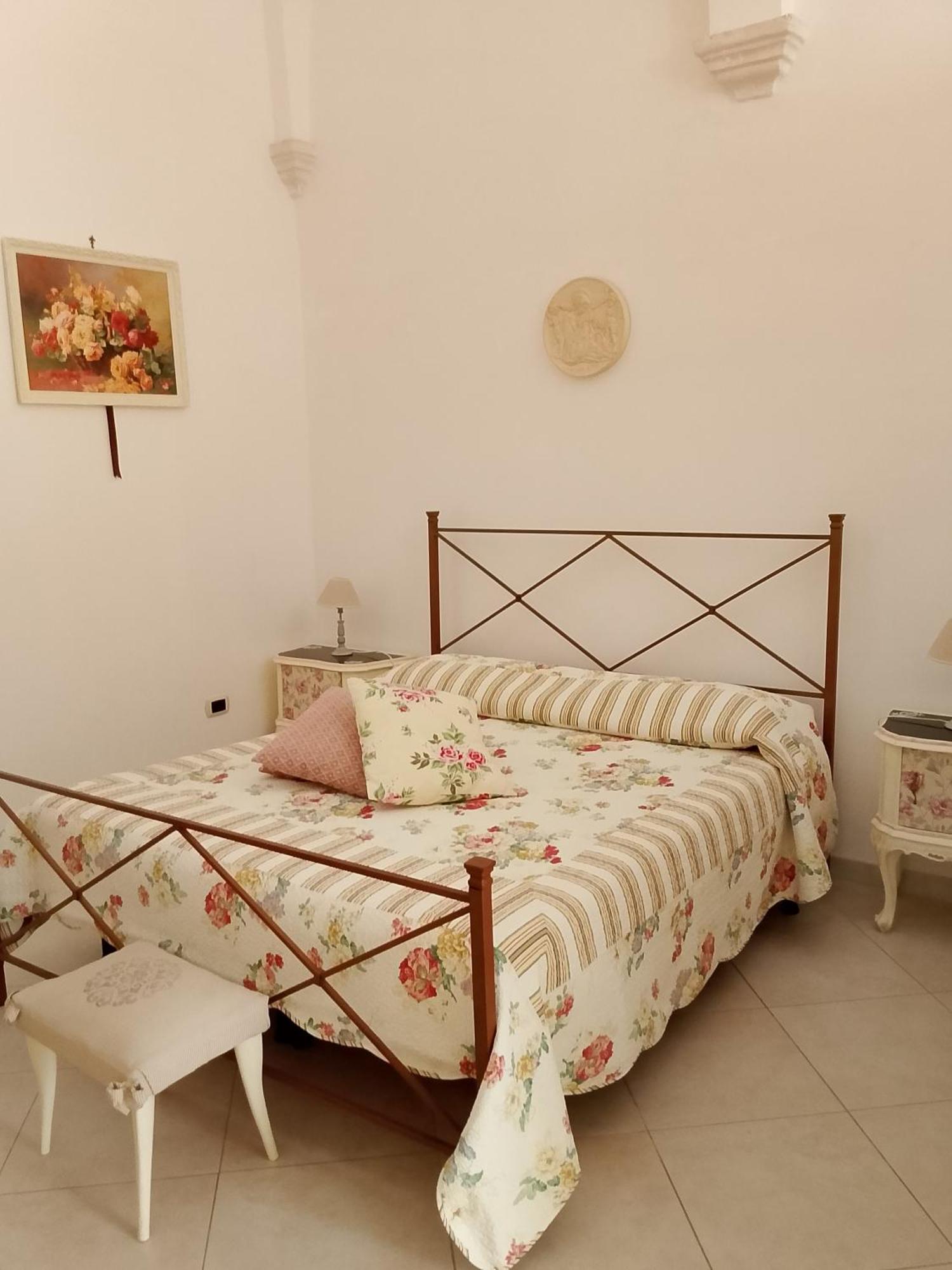 B&B A Due Passi 马丁纳弗兰卡 外观 照片